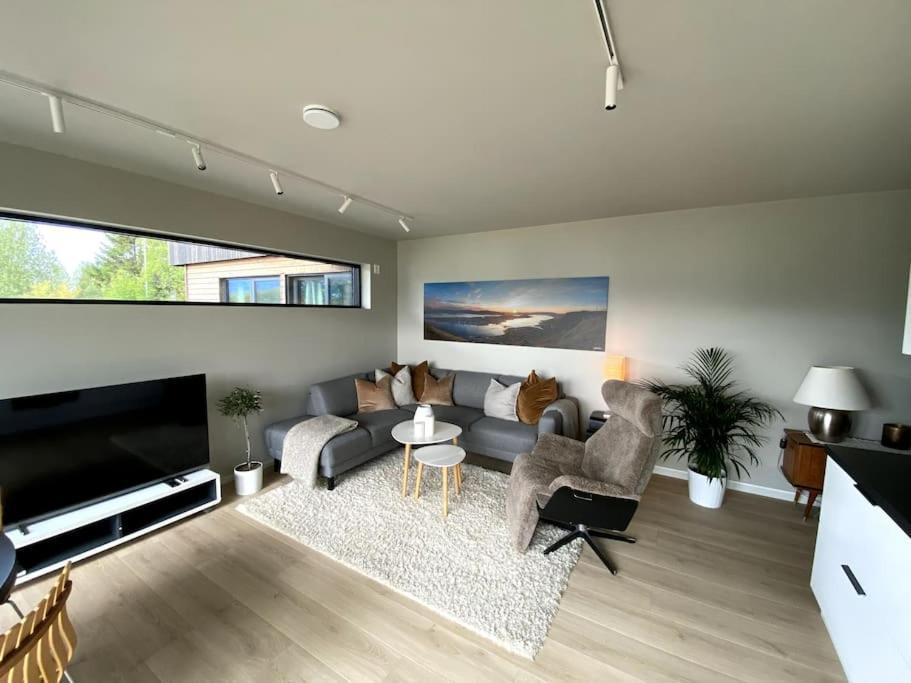 Leilighet Med Nydelig Utsikt Tromso Bagian luar foto